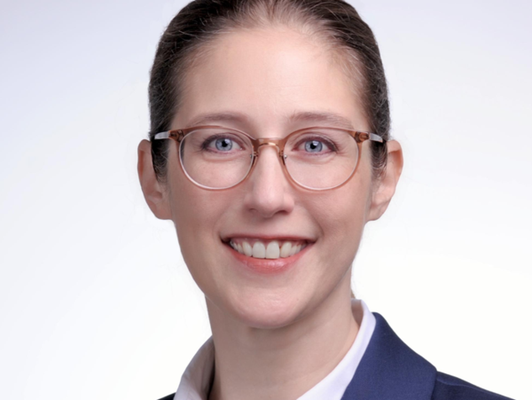 Porträt Dr. Petra Lohnstein